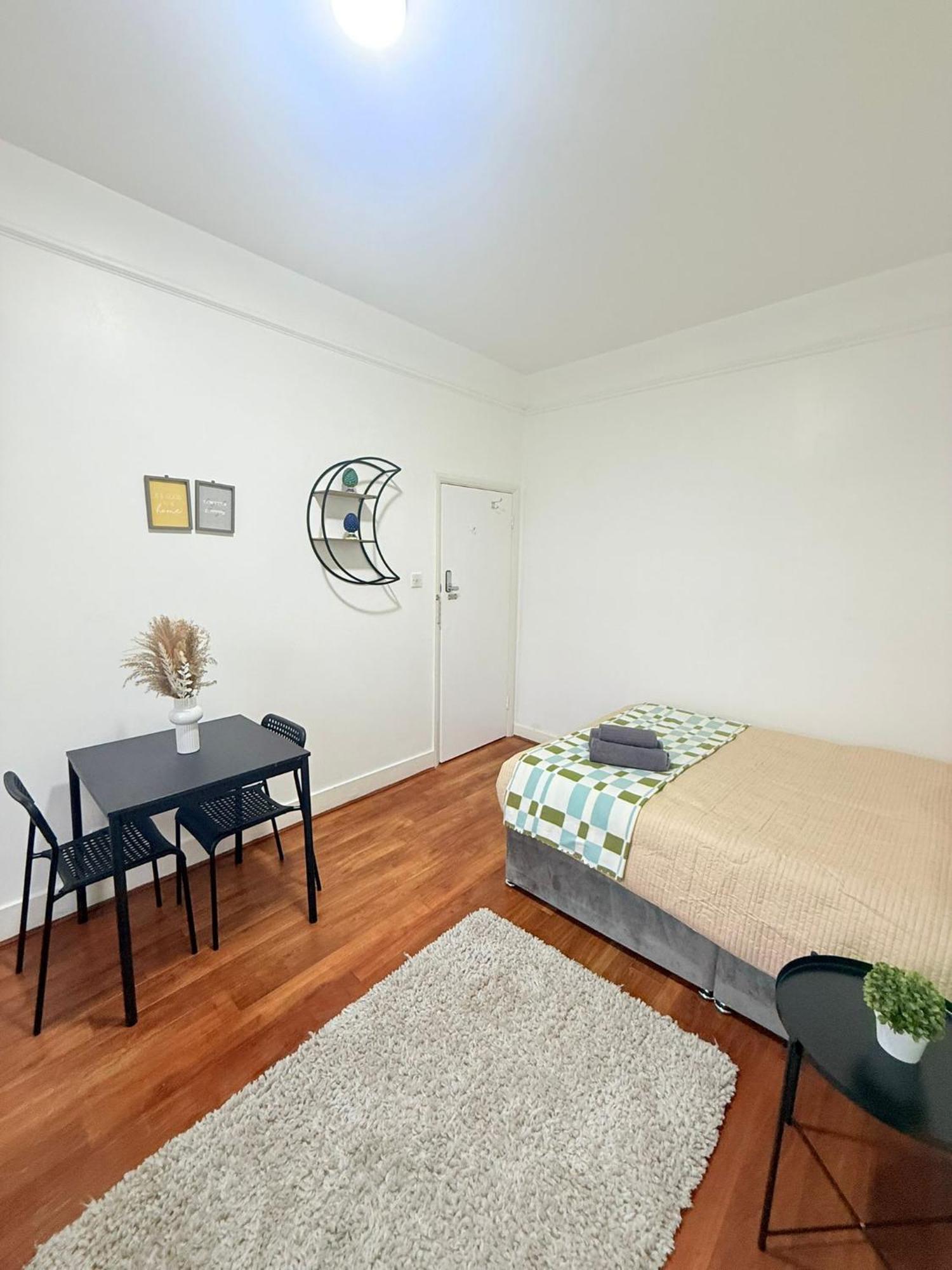 Cricklewood Broadway Guest Apartment London