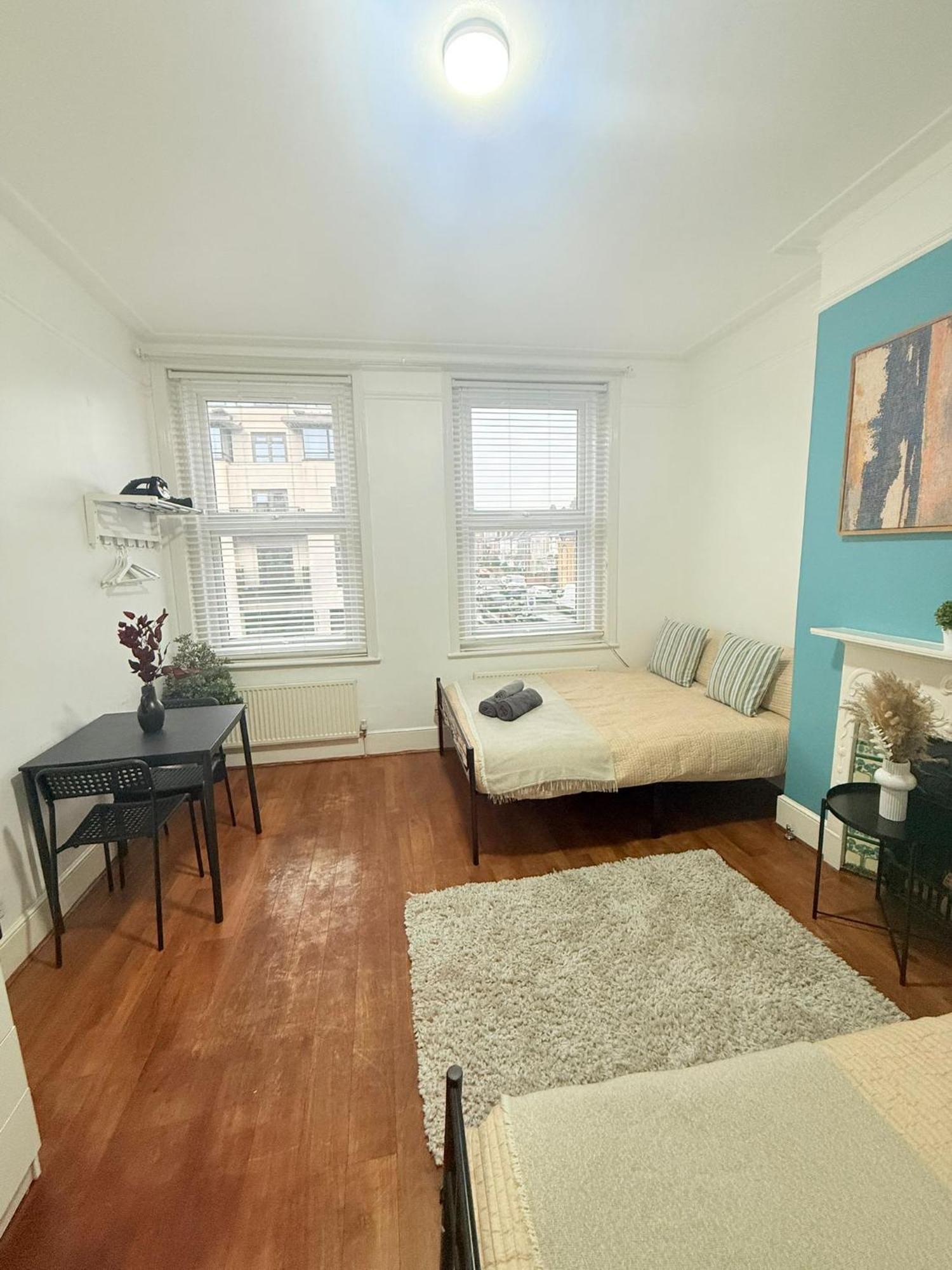 Cricklewood Broadway Guest Apartment *
